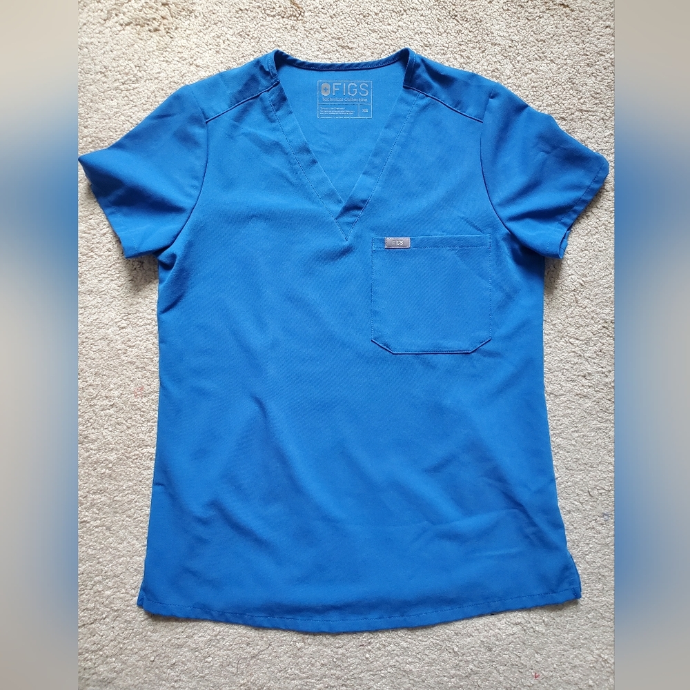 Figs scrub top